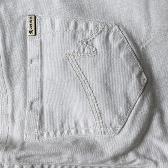 Max Studio Shorts - Picture 6 of 8